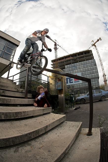 Double peg grind (photo courtesy of Zion.hr)