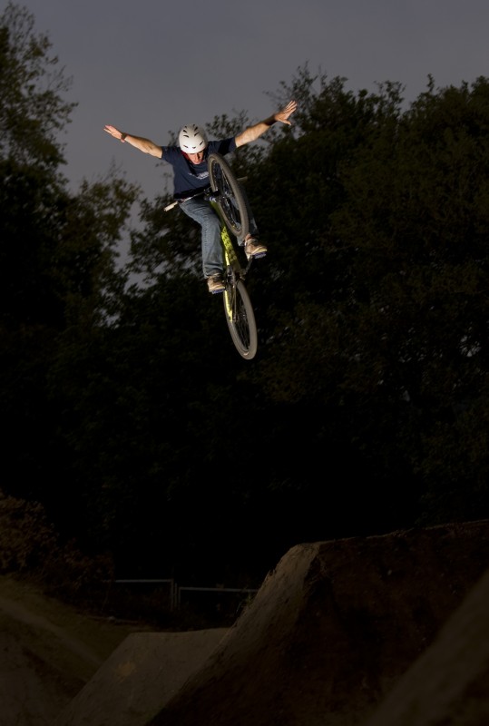 Mike Honenisch Getting down with a tuck no hander