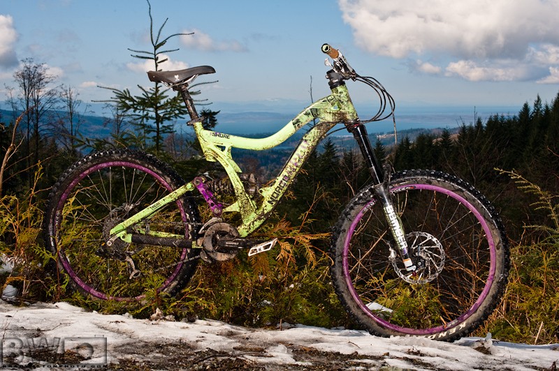 2009 Norco Shore Two pedalled to the top & ready for some early-season DH trails