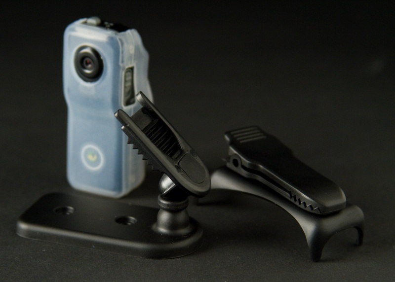 Magnetic mount on the left, clip mount on the right
