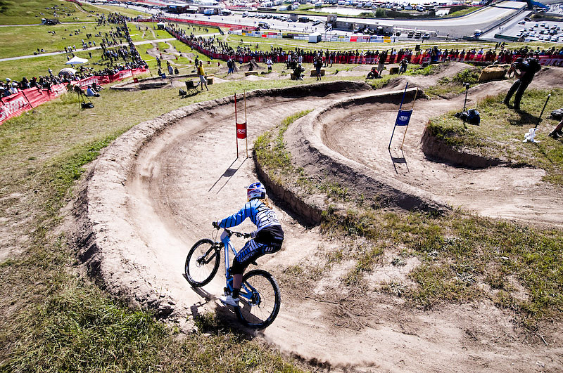 Rachel Atherton, all by herself. Where's your friend? Oh, you dropped her back home to mommy.