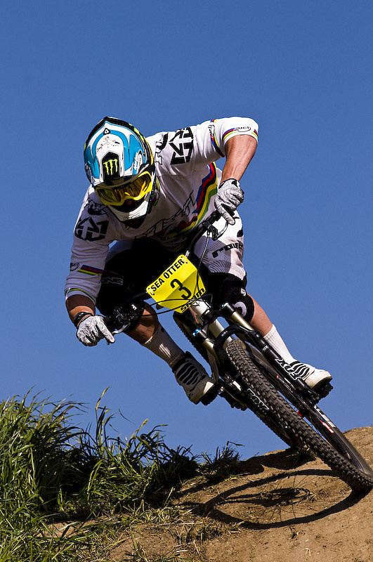 Jared Graves. Easily the best looking helmet/goggle/shirt combo.