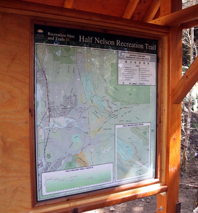 - Trailhead sign.  Picture by Lee Lau -