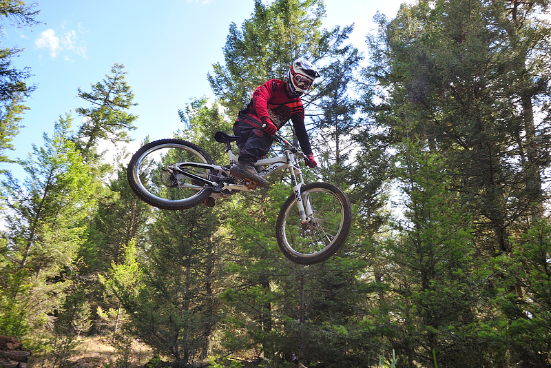  PerformX Downhill Team athlete Remi Gauvin styling it on his new Evil Revolt.
