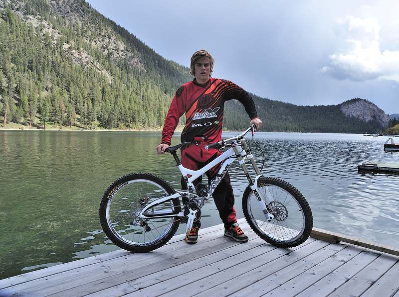 PerformX Downhill Team athlete Remi Gauvin with his new Evil Revolt.