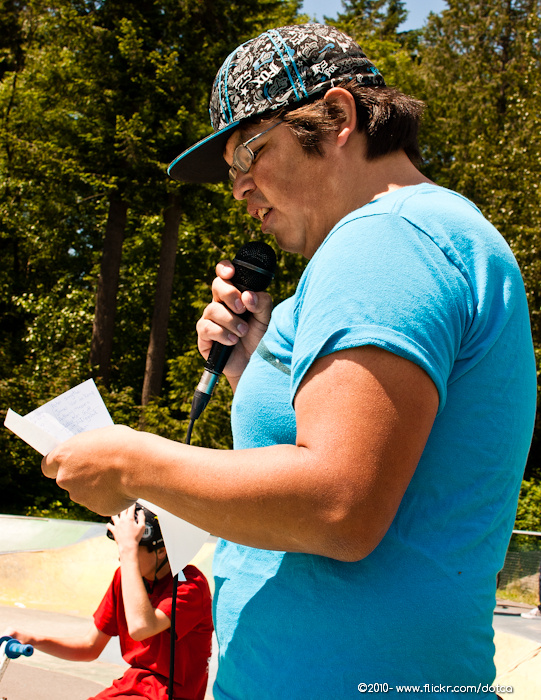 Frogger reading out the riders in the heat.