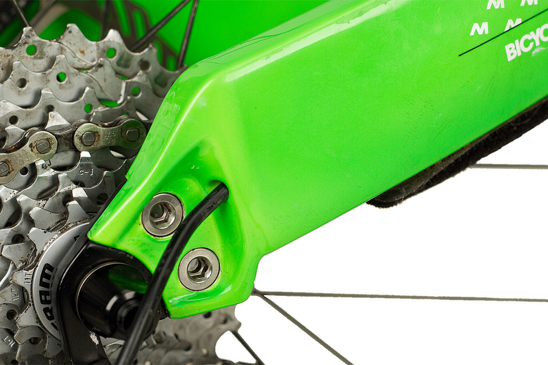 Replaceable dropouts can be swapped from QR to a sturdy 12 x 135 mm thru-axle