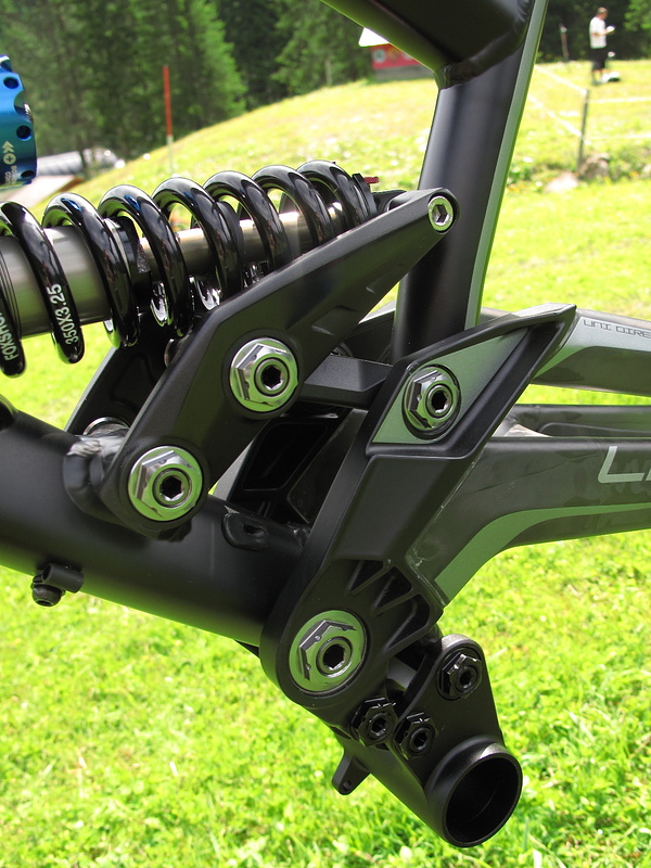 Single pivot with a linkage driven shock... and floating bottom bracket