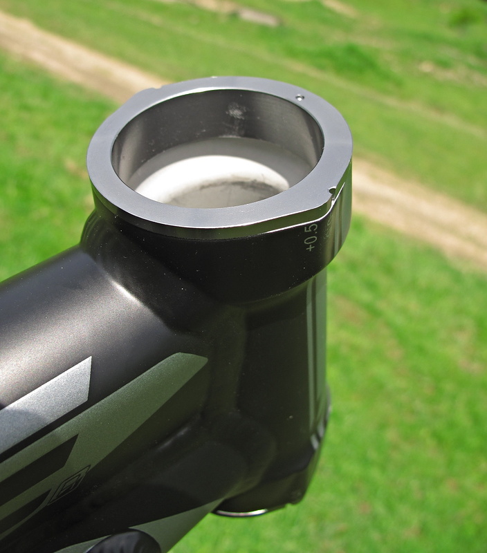 Adjustable headtube detail