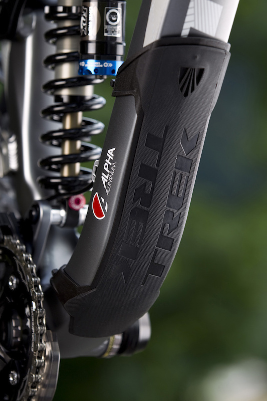 The downtube is protected by Treks Aluminum Armor that can be retrofitted to older Scratch's as well