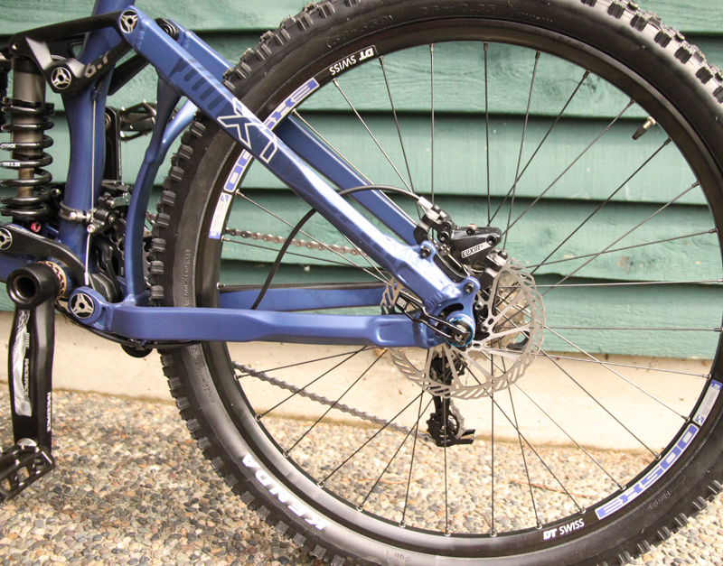 The X1's rear end is tied together with a stiff and convenient 12x135 Maxle Lite thru-axle