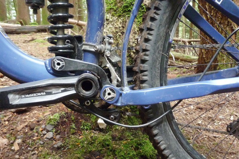 Common problem with under BB cable routing 