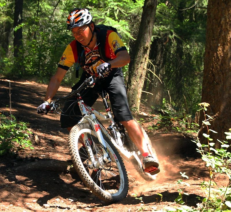 Cornering hard on an off-camber turn in the Rubberhead trails - Salmon Arm, BC.