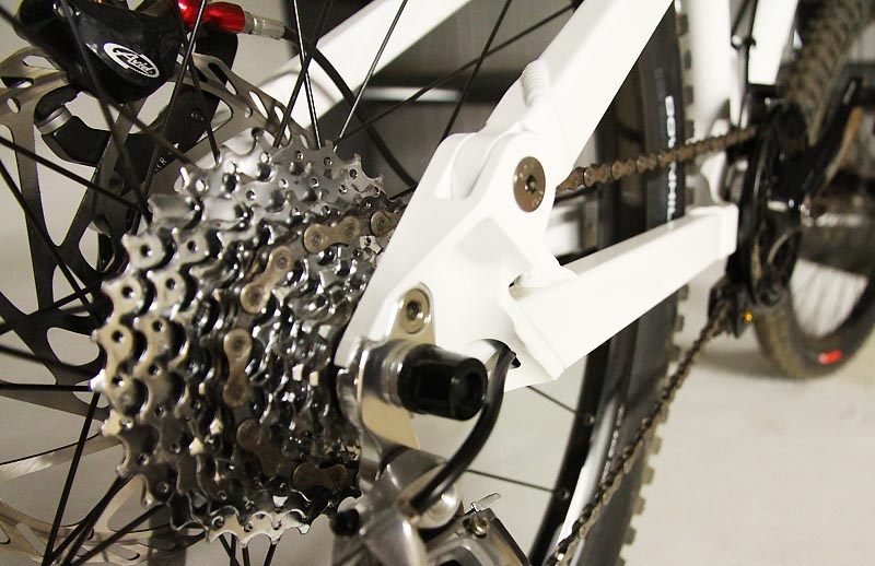 Beautifully thought out cable-routing brought to you by Sam (check out the chainstay routed cable). Only one option for rear ends now - the common 135x10mm standard