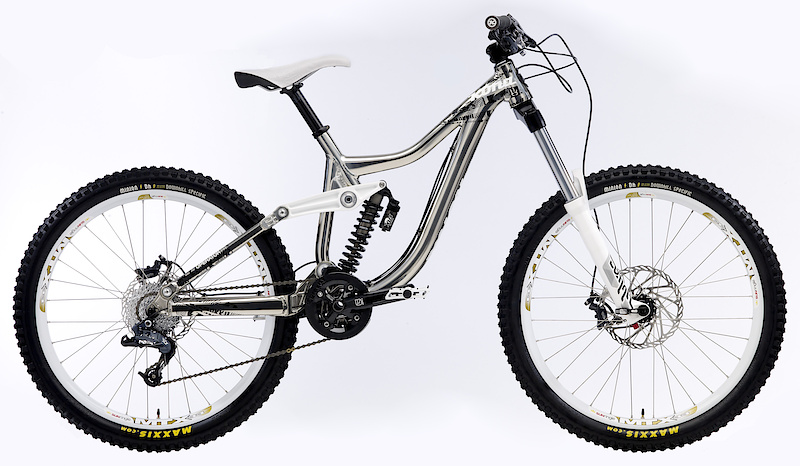 The 2011 Kona Operator FR is looks to be ready for some serious throw down sessions.