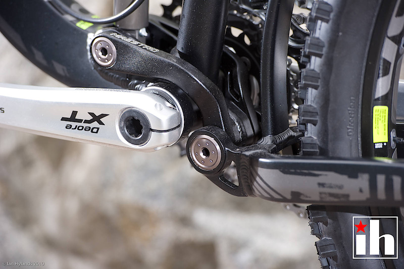 Press fit bb and lower Maestro linkage