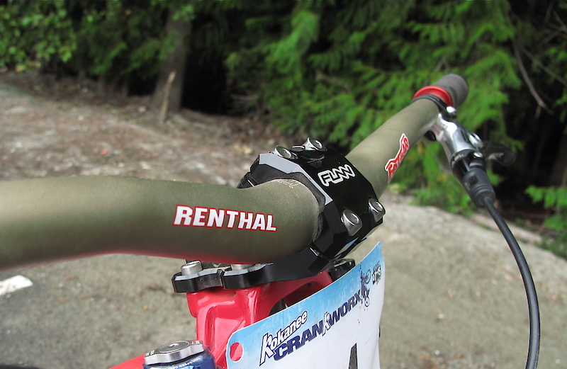 New on Fairclough's machine are these sick Renthal bars. Not only did they feel comfortable when I sat on the bike, I also found myself making involuntary moto sounds as I pedalled! We've got a set of these in the office, so stay tuned for a writeup, but in the meantime you can hear what Brendan thinks about them by listening to the audio below.