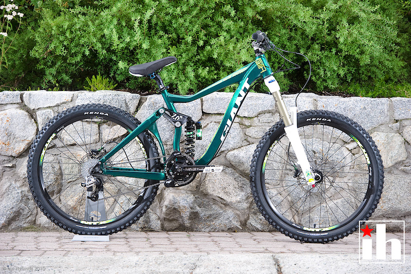 Giant's Faith is a purebred freeride machine: A single ring and MRP chainguide, 7