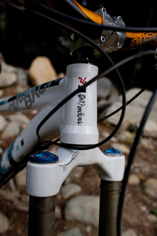 Diamondback uses a tapered headtube fitted with an integrated headset to keep the front end strong and low on the Scapegoat.