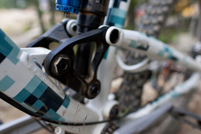 The Scapegoat is a clean package that uses sealed bearings and aluminum pivot hardware throughout. When it comes time to perform some maintenance on the Scapegoat, you'll be stoked to know that it's all easily accessible without having to remove your cranks.