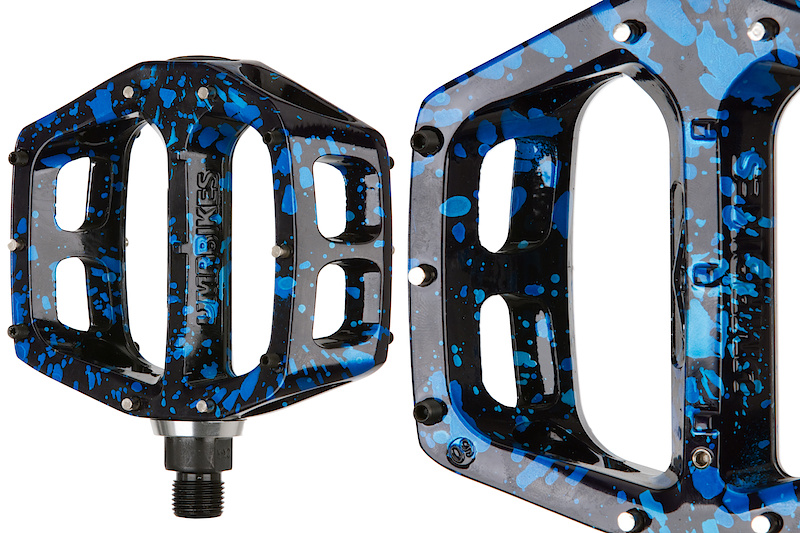 Do you like the classic look of the V12's, but balk at the asking price? Have a look at the V8 pedals that use the exact same body as their more expensive brethren, but retail for half as much. One difference is in the bearings, being that these use loose ball 1/8