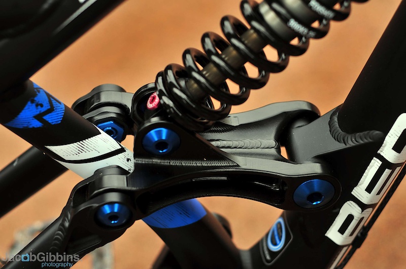 This is the revised link, incorporating full cartridge bearings and aluminium hardware to reduce weight. The linkage looks super slick with pocketing to scoop out the excess material and neat welds holding it all together.
