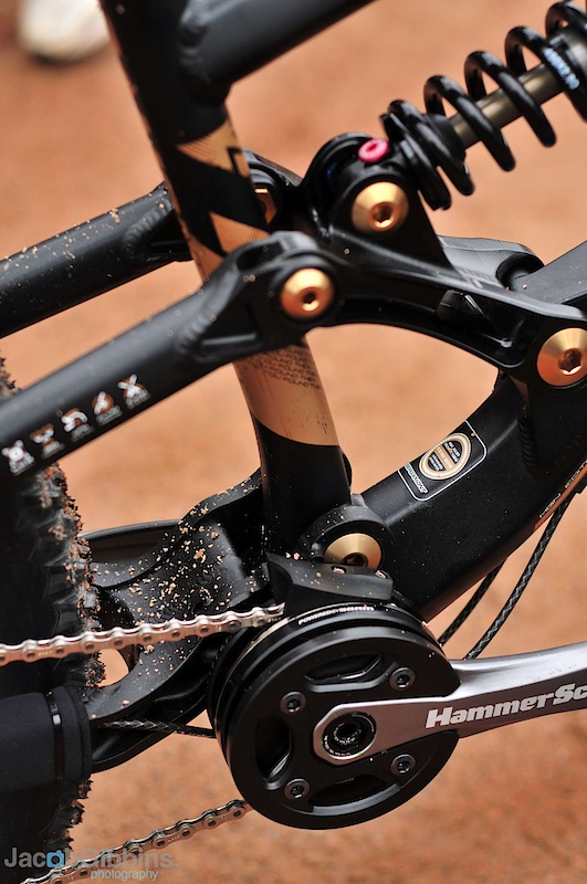 HammerSchmidt! So many bikes are on display with these, but what's interesting is the number of bikes that now have pivots in line with the drive ring on the Hammerschmidt to improve the isolation of pedalling forces. With bikes now featuring ever lower bottom brackets the added ground clearance that this system offers while still keeping the spread of gears that a multi ring set up gives is a plus in my books.