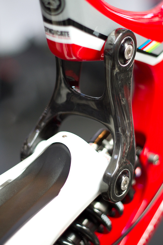 This carbon link was a hint of what was coming down the road. This was first used on the last generation aluminum frame and it is carried over to the new carbon model as well. Take note of the factory fitted shock mud guard, a nice touch that I wish more companies would use.