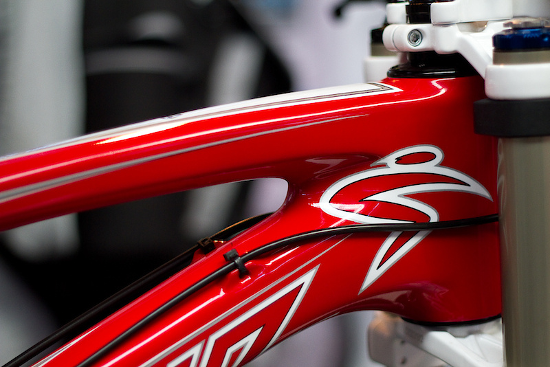 Want to look fast? Santa Cruz will be offering a very limited run of Syndicate team replica bikes that closely resemble the bike ridden by Peat and Greg Minnaar. While the are sure to be pricey, the team-only Edge carbon rims have been left off the build list in the name of keeping the price somewhat reasonable. There will only be 100 made and I'm sure they will go quickly. Listen to the audio to hear the details!