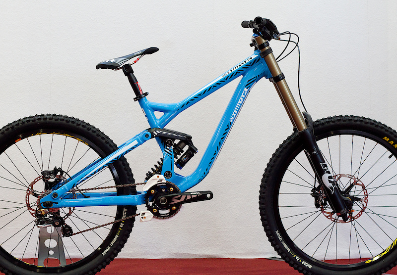 The new Commencal Supreme DH Mk3 is a very different beast to that which went before. A lower centre of gravity, completely redeveloped linkage design and a fantastic attention to detail all help set it apart from the three year old Mk2 with ease. In development for nearly two years, the intention will no doubt be for it to continue with the winning ways under the helm of the Athertons.