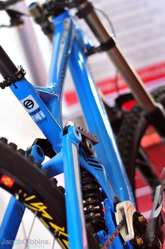 Where the previous design always had a tall top tube which made it difficult for shorter riders, the Mk3 manages to significantly lower standover height. This is achieved as can be seen here, with the top tube joining the seat tube lower down and a gusset tube providing reinforcement to the join.