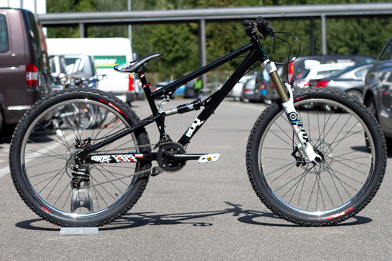 I love prototype bikes, especially when they are this fresh! Pictured here is prototype numuro uno of DMR's Bolt short travel slopestyle and general fun machine. DMR has long been known for their hardtails and you can certainly see the simple lines of those rigid frames carry over onto the new Bolt. Just as found on some of DMR's other frames, the Bolt is built using steel tubing, in this case it is heat treated 4130 chromoly. The goal was to make a bike with the same attitude as their hardtails, but with 125 mm of rear wheel travel to be a bit more forgiving. The result is a bike that looks like its going to be as fun as a barrel of monkeys.