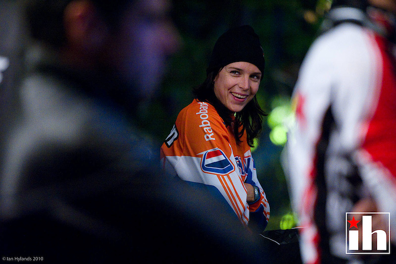 Anneke Beerten looked ready to go, but she was 3rd at the top of the course and never got a chance to pass...