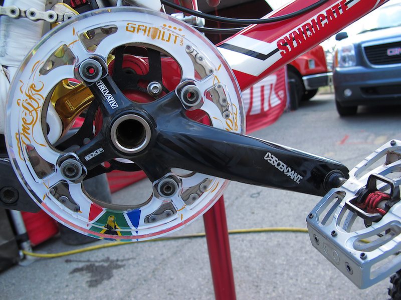 Descendant cranks on Greg Minnaar's Santa Cruz V10. No, they don't use hollow OCT technology. The goal was to not only design a burly crank that could withstand the rigors of full on DH racing, but also have it come in at a reasonable price, that being $185 USD.