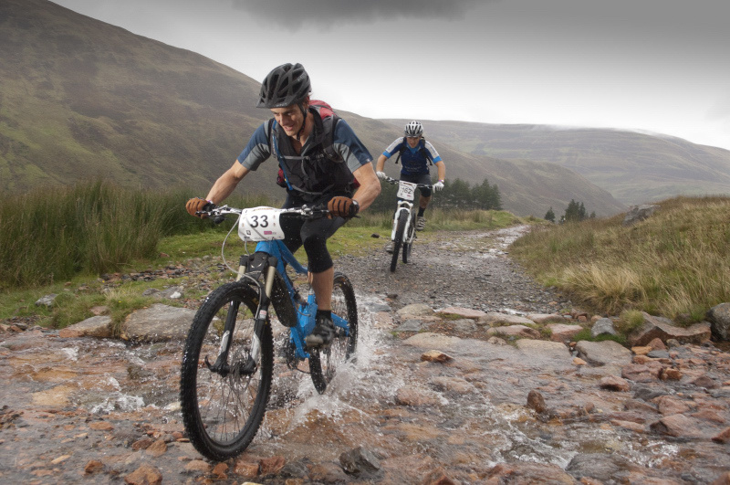 Eventual winner Ruaridh Watt being chased down hard by 2nd place James Shirley