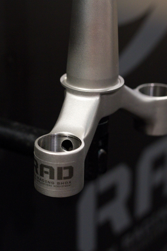 Listen to the audio for a bit of information on how Fox manufactures their titanium crown and steerer combo.