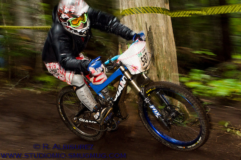 'I Got' Wood Skinner (yes, that is his real name) has riled up some people on Pinkbike by accidentally calling Kelly McGarry a 'girl' and is now paying the price. He also showed up late for his start time and busted the bubble of another racer who celebrated the win only to find out he's 'first loser' hopefully the Wood will get love for his girly basket ensemble for his winning race run. Hilarious dude.