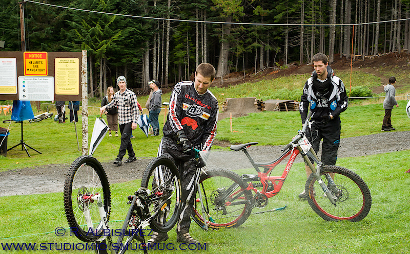 Post race bike wash finally had some water pressure. Downhill Zones Tyler Gilsdorf (fresh off the injury list) washes under close watch of River City's Jared Hobbs.