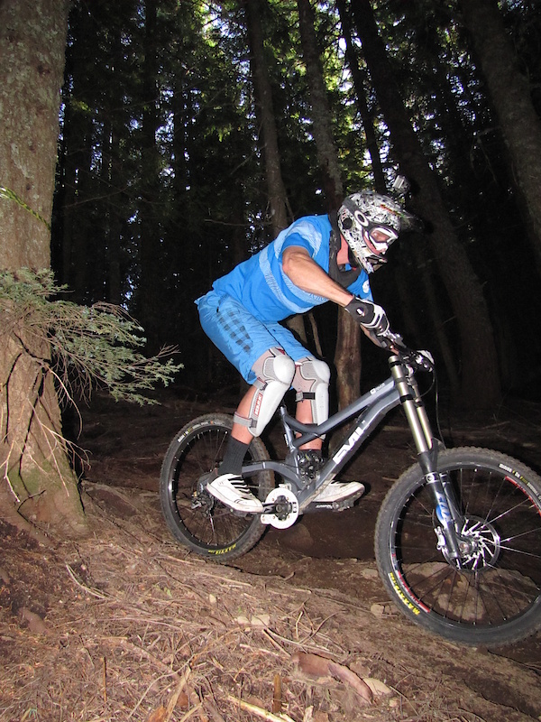 NW Gravity Pioneer and Legend knows all the tricks to racing big bikes down tracks, from the start box to the finish line Simon Lawton will be on your ass all the way down taking notes, if you want your riding scrutinized to rise to the next level of skill then I highly recommend a Fuidride clinic. He's now 100% available for coaching in 2011 as well for any NW Teams stepping up.
