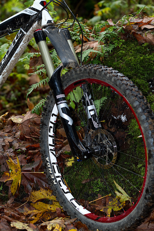 So, it's a great fork, but there a few things that could make it even better. The Vengeance has adjustable travel that is changed by altering the position of the top out spacer within the fork and the procedure is simple enough, but there are sure to be riders who won't consider the Vengeance until there is an on-the-fly travel adjust included, especially considering the axle to crown length is slightly longer than that of its bushy tailed competition. The traditional 20 mm axle may also dissuade some riders from picking up the Vengeance, but this should be pretty low on the list of demands when looking for a new 6