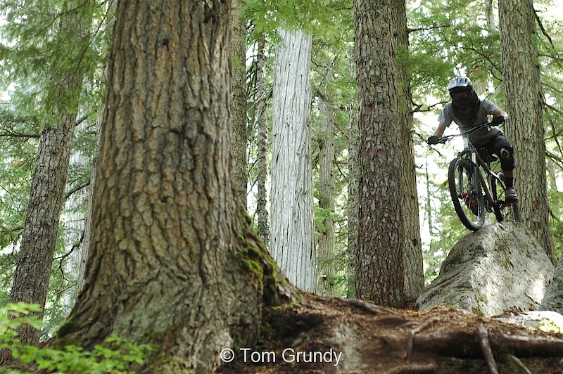Skinny Rock roll, into steep chute, on a hardtail...that's Jin, Photo by Tom Grundy