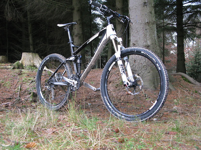 Although we were riding in ice and snow, which is always going to be a bit of a mask to the real traits of a bike, the AMR felt stable at speed, slid predictably (partly down to the Schwalbe Nobby Nic tyres fitted) and was quick to get the power down out of corners.  The bars were perhaps a little narrower than a gravity orientated rider would choose to use and the stem a little longer, but neither were to the detriment of the bike and would suit the general buyer of this bike well.  Do you buy the bike for the terrain you want to ride or the terrain you actually ride?