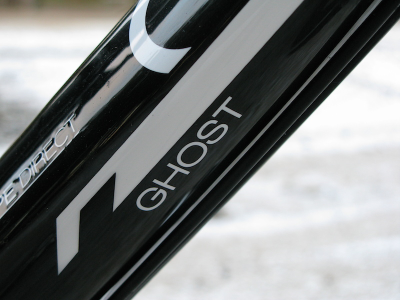 Taking a glance at the Ghost catalog and you are inundated with acronyms, some for technology which is pretty common, but underneath all that are a few ideas which are a little more interesting.  Firstly, let's take a look at SCL.  This is something that the average rider will perhaps not see much benefit from, but should you be shorter or taller than that average then there is a good chance you will appreciate SCL.  With SCL (Specific Chainstay Length) the chainstay length is increased or decreased to suit the specific frame size in question.  It isn't a huge difference, but it helps to reduce the effect of chainstay length feeling too short on the large sizes and too long on the small.  And for proof that it matters?  World Cup racer Ben Reid once chopped the swingarm down on his small sized bike so that it gave a more balanced ride.  As they say 