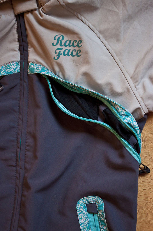 Zippered chest vents