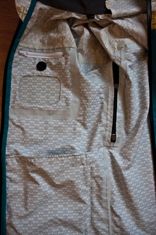 Inside details - MP3 and stash pockets