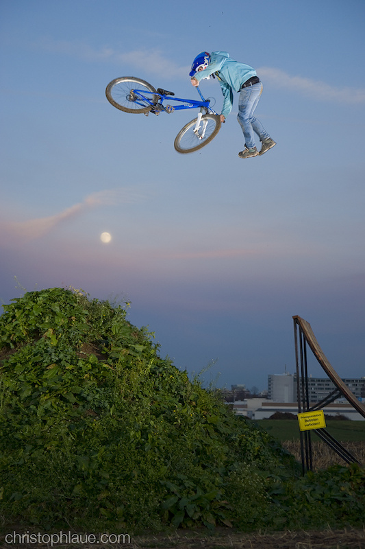 Again Daniel Pfeifer throwing some whips