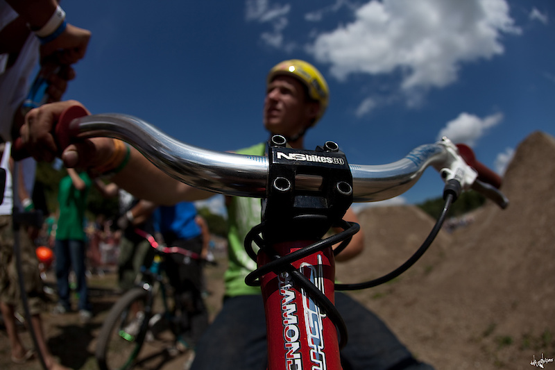 Sam Pilgrim at Bike Radar // Photo by Simon Nieborak