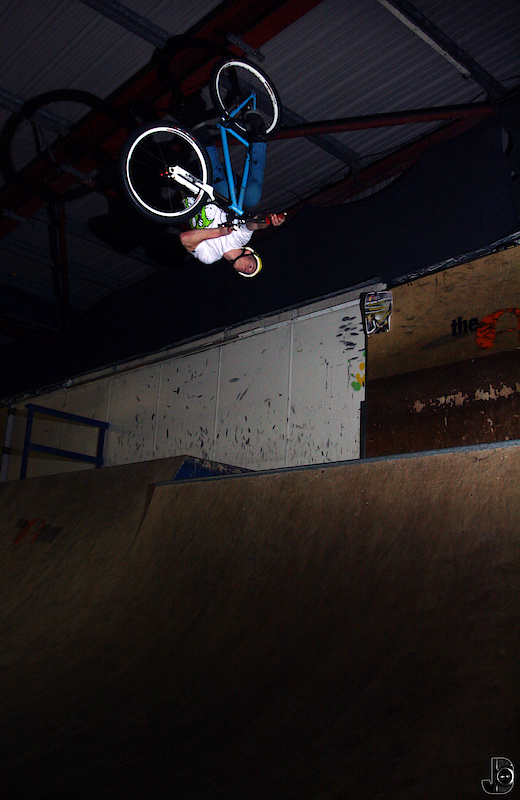 Sam throwing down a dialed flair table in the quarter!