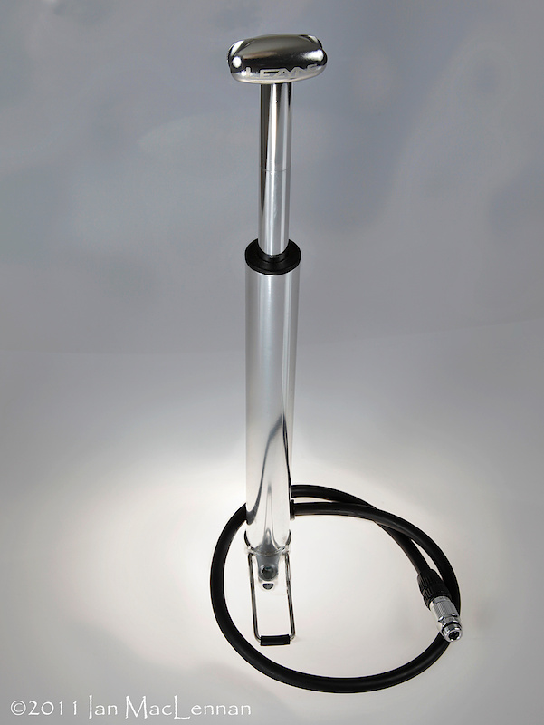 This Mini HV is a mountainbike specific design which gives volume over pressure (the road specific HP caters to that need).  Constructed from a combination of polished aluminium and tough plastic it's a smart piece of kit.  So what features do you get for your money?  Firstly, there is a small fold out foot so you can use it as a mini track pump.  It's never going to be as easy as a full size one, but by using the small foot between your feet you can exert significant force on the handle as it's balanced and you're pushing directly into the ground.  The handle is well shaped too so that this isn't an uncomfortable experience.  The next big feature is the 600mm long flexible hose that not only holds everything in place when not in use but also means that you can use it in the aforementioned track pump position. 