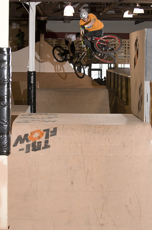 <span style='font-size:18px'>Kirt Voreis leads a fun-train through the Expert jumps</span>